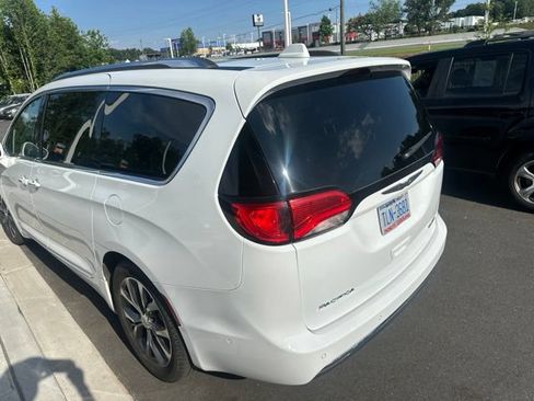 Used 2017 Chrysler Pacifica Limited FWD image 7