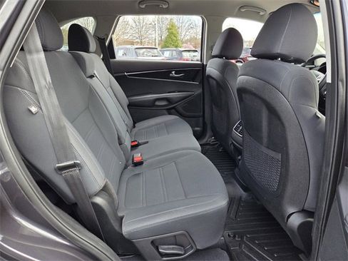 Used 2019 Kia Sorento LX w/ LX Convenience Package image 17