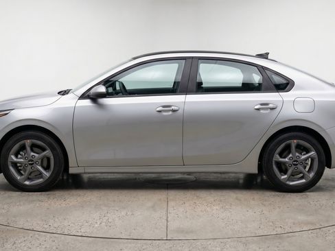Used 2025 Kia K4 LXS image 5