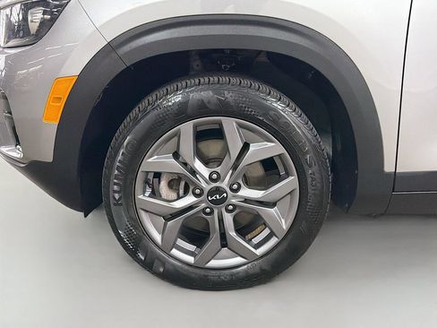 Used 2024 Kia Seltos LX AWD/4WD image 30