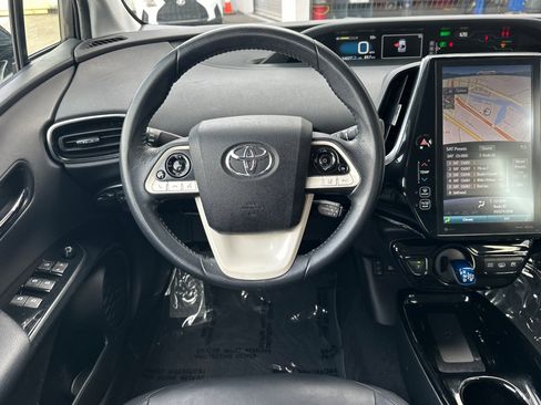 Used 2017 Toyota Prius Prime Premium image 28