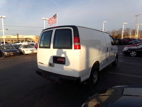 Used 2015 Chevrolet Express 2500 RWD image 4