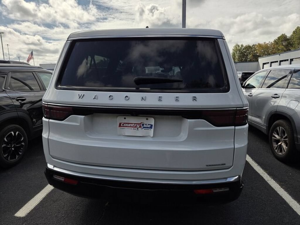 Used 2024 Jeep Wagoneer L Series II w/ Flexible Seating Group RWD image 4