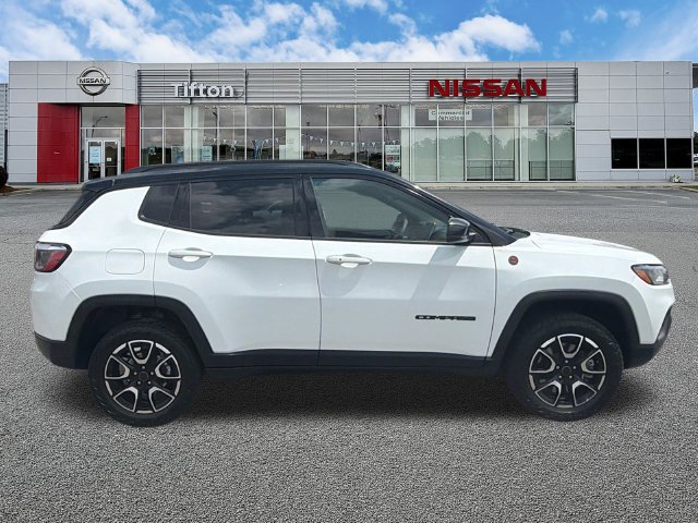 Used 2025 Jeep Compass Trailhawk AWD/4WD image 8