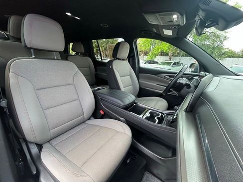 Used 2025 Chevrolet Traverse LT image 27