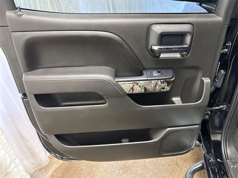 Used 2017 Chevrolet Silverado 1500 LTZ Z71 w/ Realtree Edition image 24