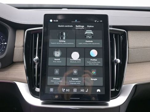 New 2026 Volvo XC90 T8 Plus w/ Protection Package Premier image 16