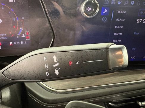 Used 2025 Chevrolet Suburban Z71 AWD/4WD image 29