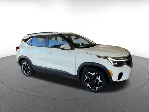Used 2025 Kia Seltos S image 2