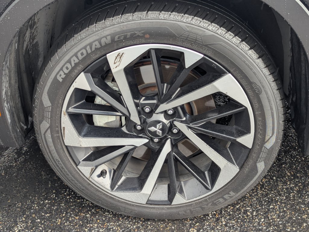 Used 2023 Mitsubishi Outlander 4WD Plug-In Hybrid image 13
