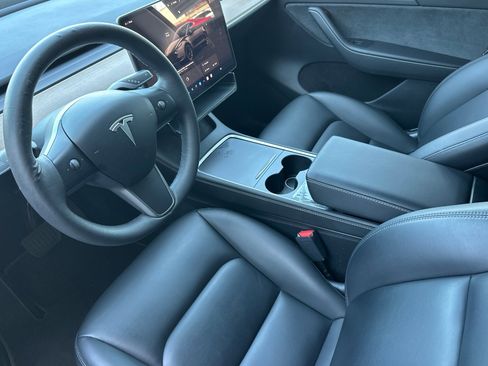 Used 2023 Tesla Model Y Long Range AWD/4WD image 9