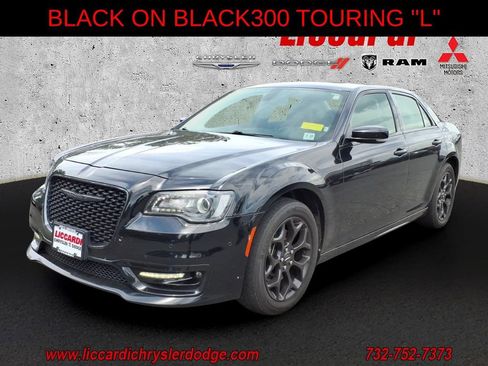Used 2022 Chrysler 300 Touring L w/ Popular Equipment Group AWD/4WD image 2