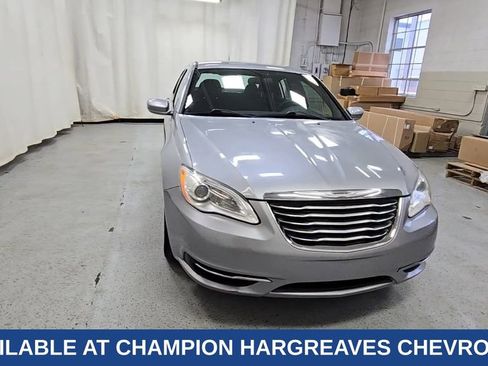 Used 2014 Chrysler 200 LX image 3