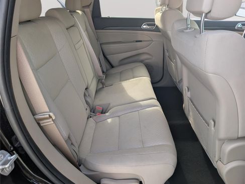 Used 2021 Jeep Grand Cherokee Laredo AWD/4WD image 13