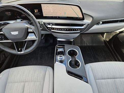 New 2025 Cadillac Lyriq Luxury image 17