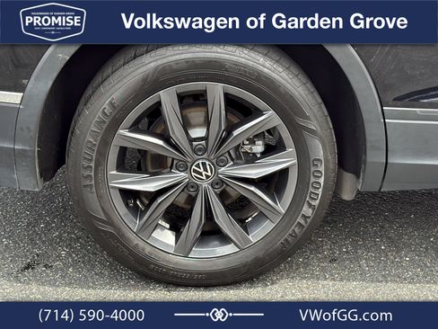 Used 2023 Volkswagen Tiguan SE w/ Panoramic Sunroof Package FWD image 10