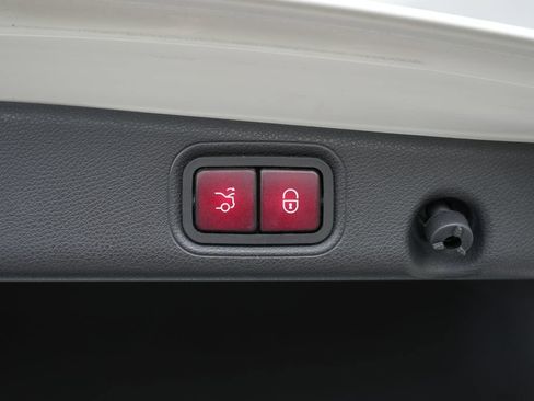 Used 2019 Mercedes-Benz E 300 4MATIC image 16