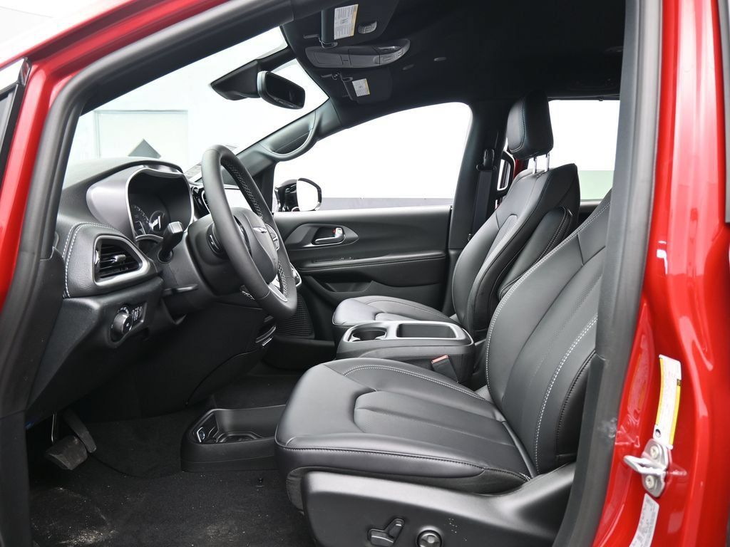 New 2026 Chrysler Pacifica Select FWD image 11