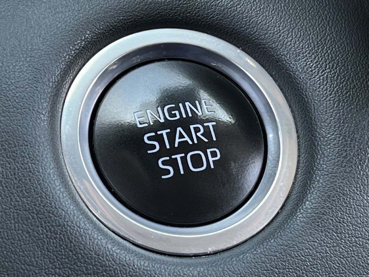 Used 2024 Toyota Highlander XLE FWD image 19