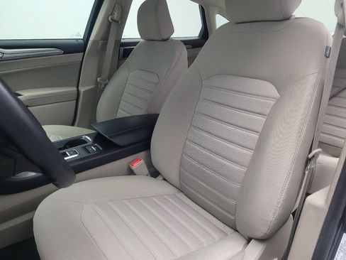 Used 2020 Ford Fusion SE image 17