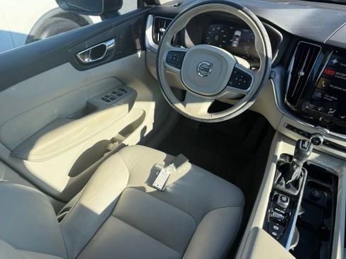 Used 2020 Volvo XC60 T5 Momentum w/ Protection Package Premier AWD/4WD image 8