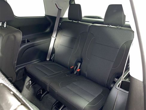 Certified 2023 GMC Acadia SLE w/ Driver Convenience Package image 22