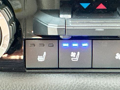 Used 2024 Toyota Tundra Limited w/ Power Package image 21