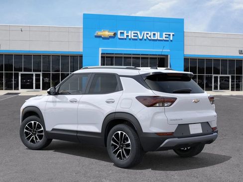 New 2026 Chevrolet TrailBlazer LT w/ Convenience Package FWD image 3