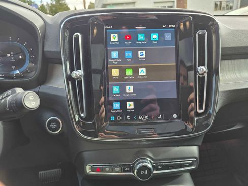 Certified 2023 Volvo XC40 B5 Plus w/ Protection Package Premier image 27