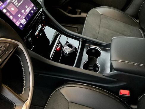 New 2025 Jeep Grand Cherokee L Altitude image 8