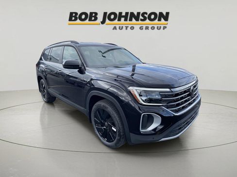 New 2026 Volkswagen Atlas SE image 1