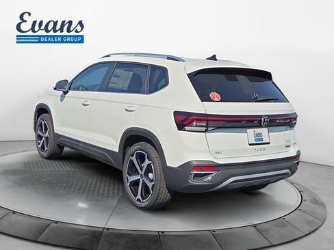 New 2025 Volkswagen Taos SEL image 4