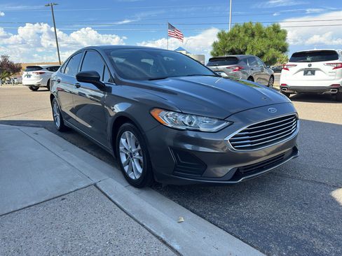 Used 2020 Ford Fusion SE image 4