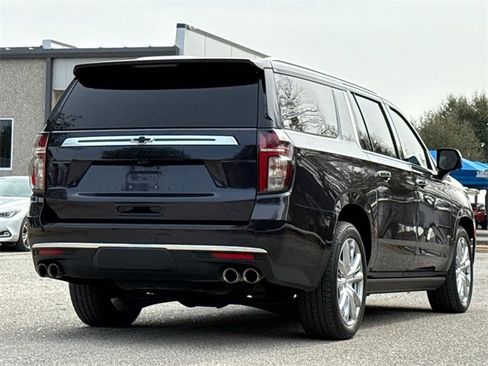 Used 2022 Chevrolet Suburban High Country image 9