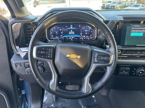 Used 2025 Chevrolet Silverado 2500 LT w/ Convenience Package image 17