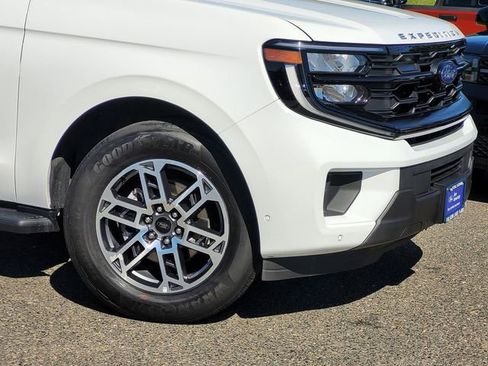 Certified 2025 Ford Expedition Max Active RWD image 6