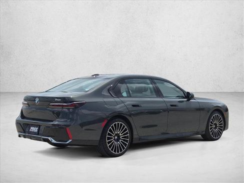 Used 2024 BMW 740i RWD image 5