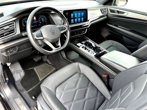 Used 2024 Volkswagen Atlas Cross Sport SE image 13