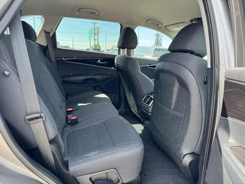 Used 2019 Kia Sorento L FWD image 13