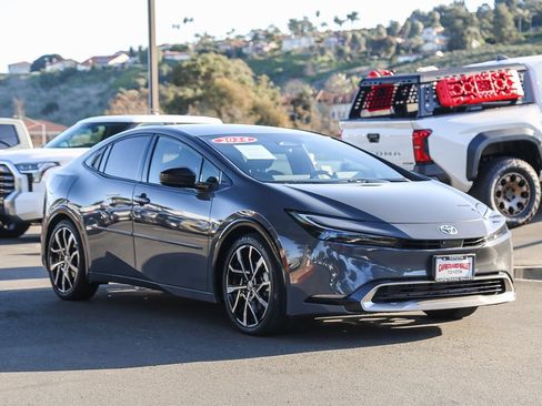 Used 2024 Toyota Prius Prime Premium image 3