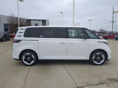 New 2025 Volkswagen ID. Buzz Pro S image 3