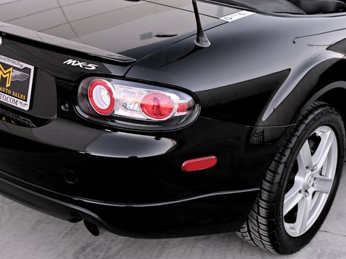 Used 2006 MAZDA MX-5 Miata Touring w/ Appearance Pkg image 31