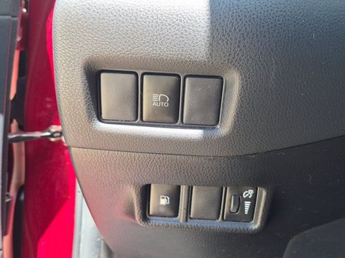 Used 2018 Toyota C-HR XLE FWD image 11