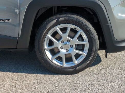 Used 2020 Jeep Renegade Latitude w/ Popular Equipment Group image 11