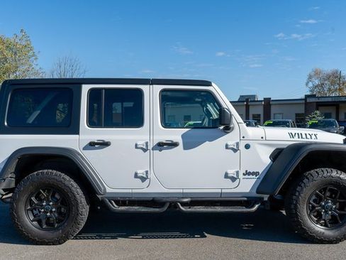 Used 2024 Jeep Wrangler Unlimited image 5