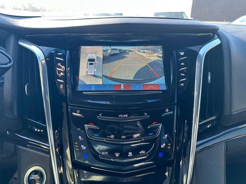 Used 2018 Cadillac Escalade ESV Platinum AWD/4WD image 11