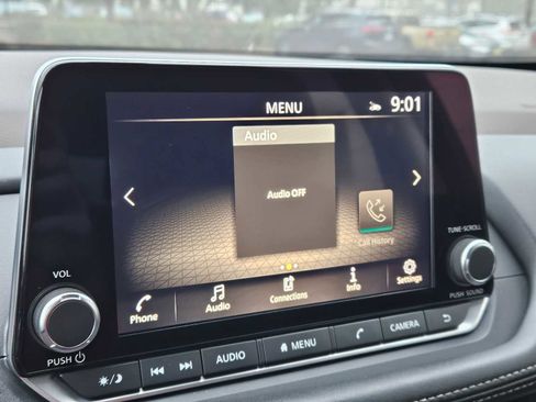 Used 2023 Nissan Rogue SV image 29