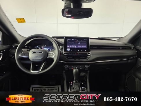 New 2026 Jeep Compass Latitude image 29