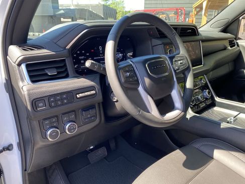 Used 2024 GMC Yukon Denali AWD/4WD image 2