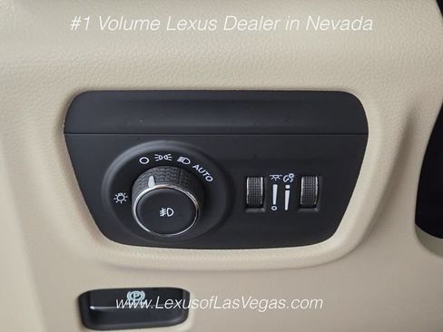 Used 2024 Jeep Grand Cherokee Limited w/ Luxury Tech Group II AWD/4WD image 39